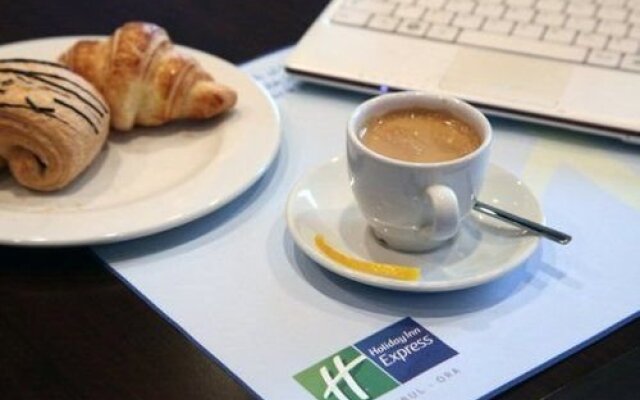 Holiday Inn Express Istanbul - Ora