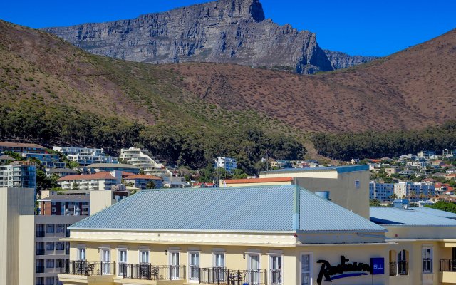 Radisson Hotel and Convention Centre OR Tambo Airport