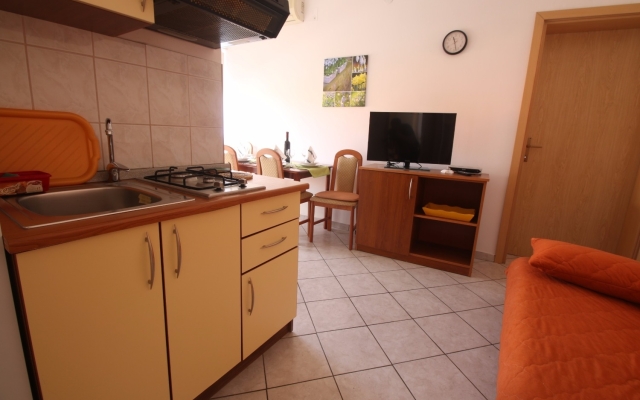 Apartment Zora - garden terrace and grill A4 Pirovac, Riviera Sibenik