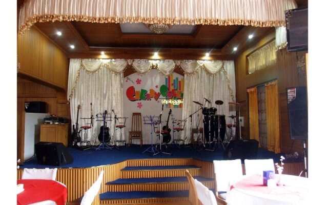 Cherry Queen Hotel