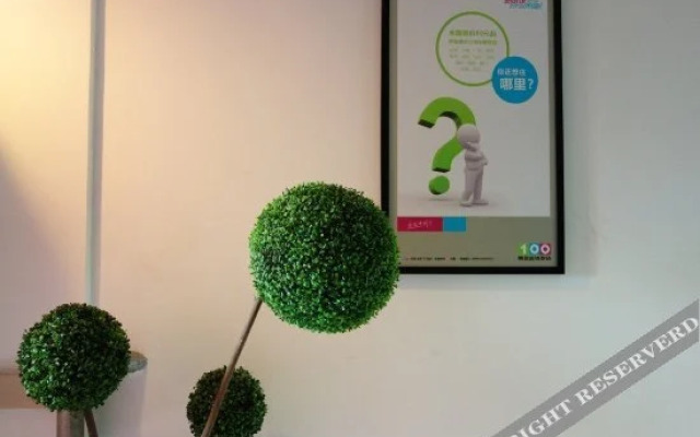 Yibai Chain Hotel (Shanghai Fengxian Renmin Road)