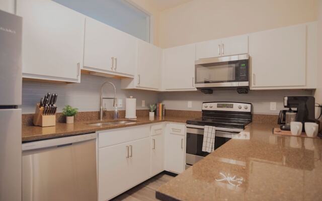 5BR CozySuites The Block-SkybridgeAccess