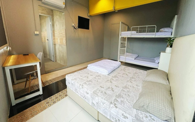 OYO 75465 Lucky Hoste