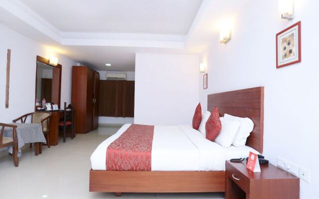 Oyo 15992 Central Hotel
