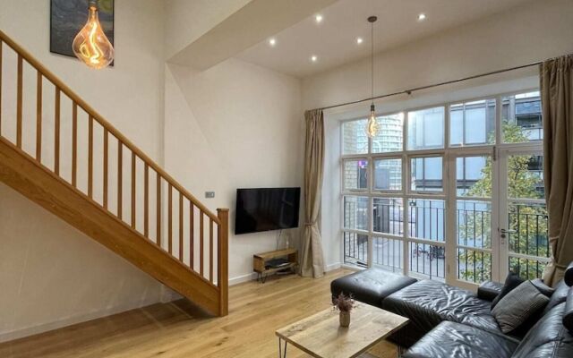 Stunning 3BD Maisonette W/balcony - Old Street!