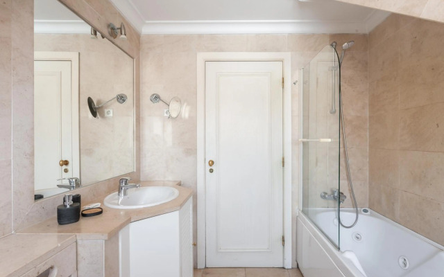 FLH Chic Chiado Exotic Spacious Residence