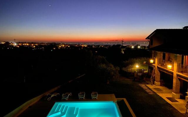 Residence Tasso Canossa - appartamento con piscina