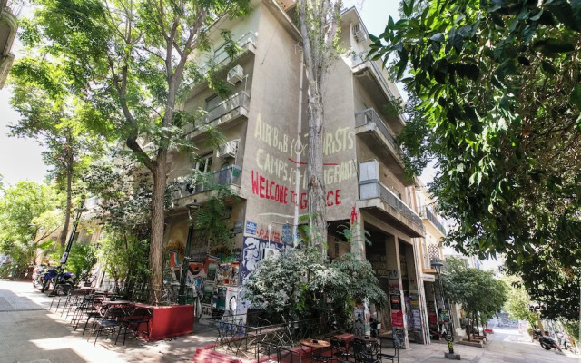 Artsi - 3BR Apt w Balcony in Athens
