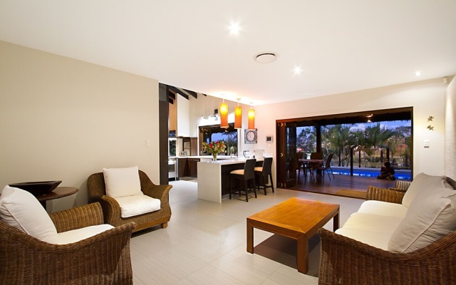 The Bali Hut on the Waters of the Central Gold Coast Apartment 5 – Guest Rooms – Bundall