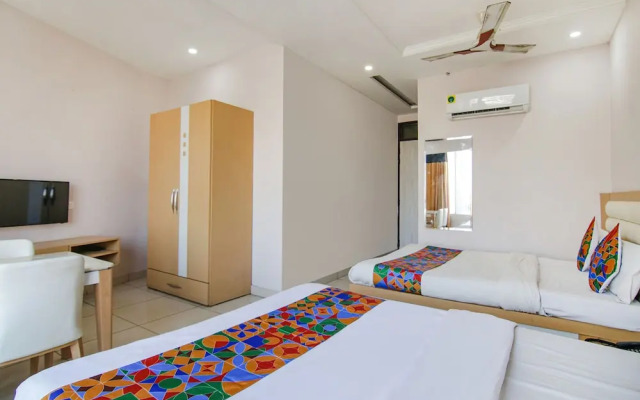 Hotel Skyla by OYO Rooms
