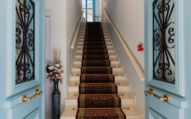 999 Luxury Hotel