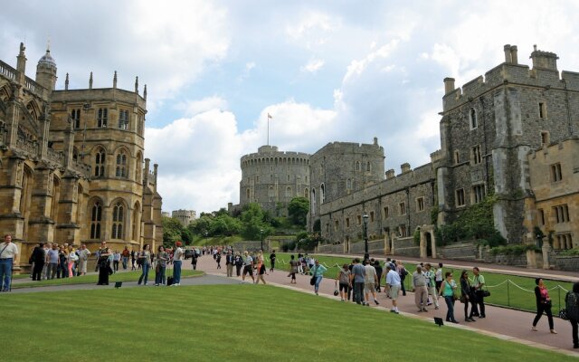 Highclere Hotel