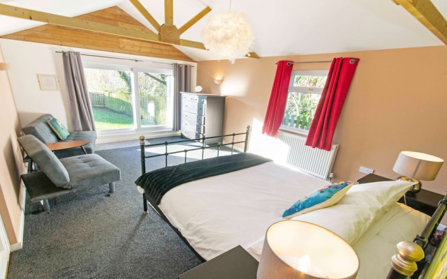 Streamways Nr Croyde 6 Bedroom, Sleeps 12-16, Hot Tub