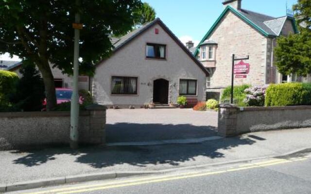 Lynver Guest House