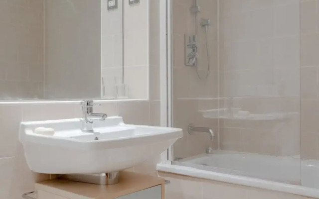 Spacious 2 Bedroom Stoke Newington Flat