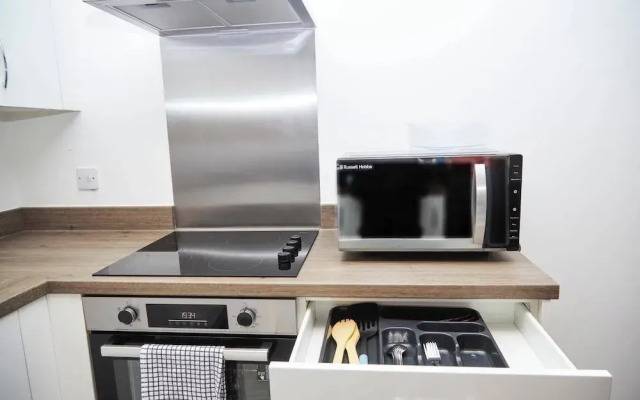 Apartment-sleeps4-streetparking-balcony-duplex