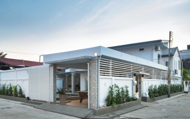 Luxury Pool Villa 6BR