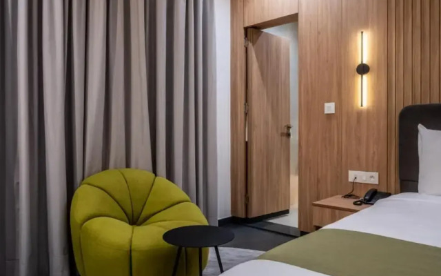 L'Avenue Hotel Apartments