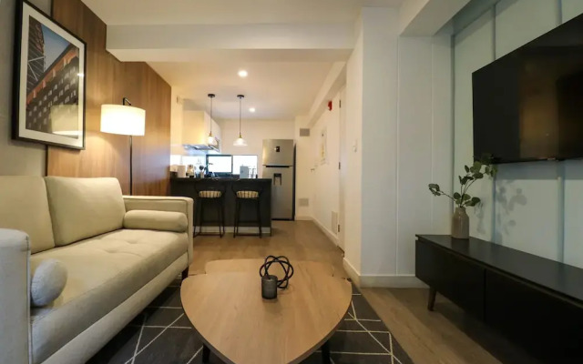 w Impressive 1BR Near Central Restaurante