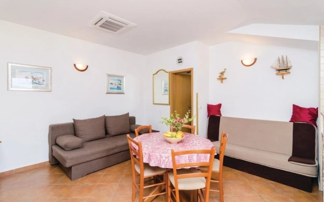 Pavo - Comfortable With Parking Space - A1