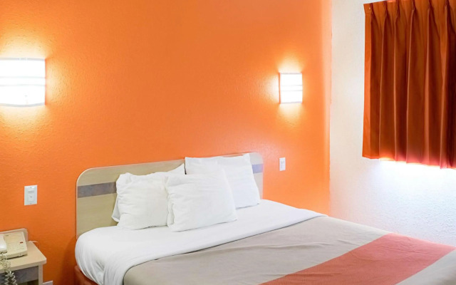 Motel 6 Seymour, IN - North