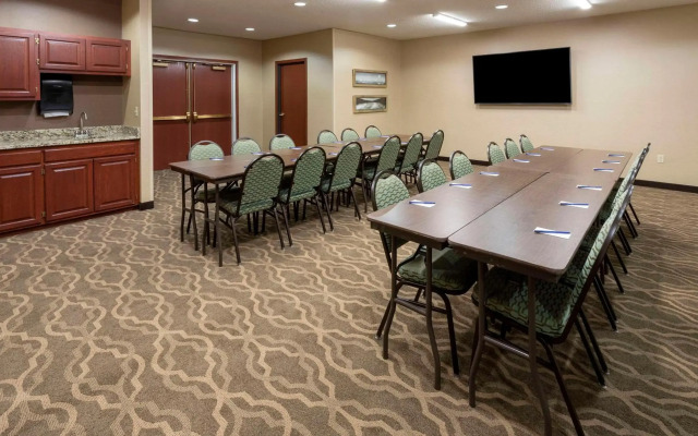 Comfort Suites