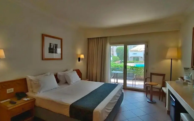 Camel Dive Club & Hotel