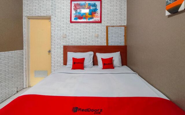 RedDoorz @ Oro Oro Ombo Batu