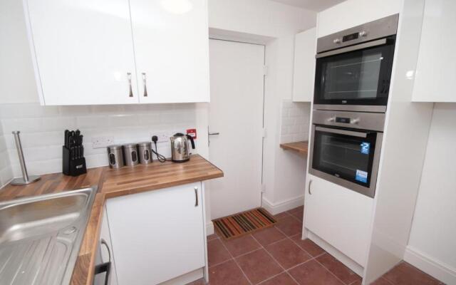 Stylish 7 Bed House, close to City Centre