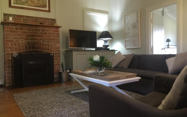 Old Schoolmaster's Cottage on the Barrington River – Guest Rooms – Barrington