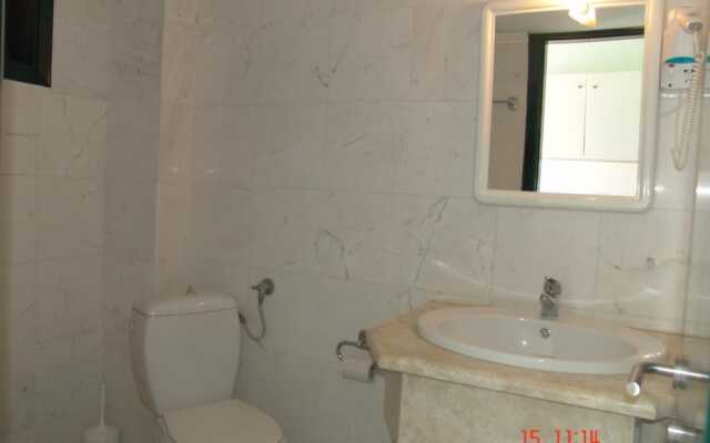 Nikos Apartments