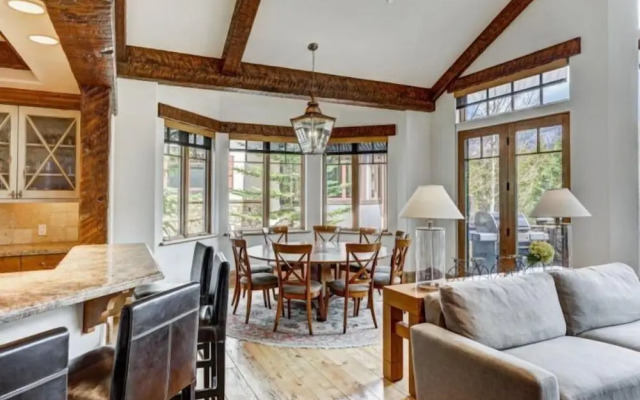 5 Bedroom Luxury Townhome in Lionshead Village