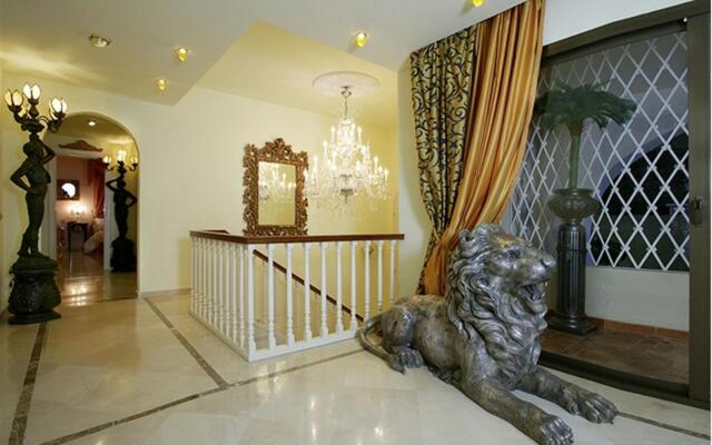 19567 - Unique Luxurious And Palacial Villa