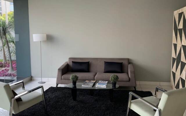 w Picturesque 2BR at Malecon