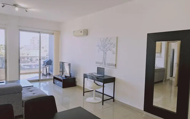 118 LCA - Stay White Petals Apartment