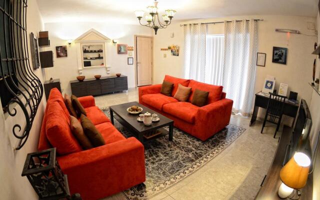 Village Corner 3 bedroom apartment with garage