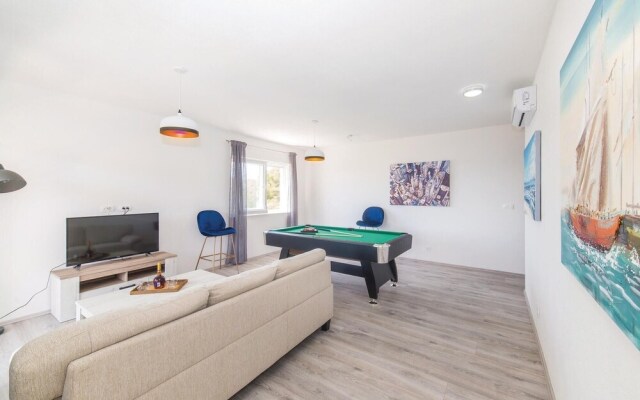 Beautiful Home in Trogir With Sauna, Wifi and 6 Bedrooms