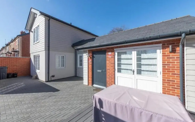 2-bed House in Reading-near Town-sleeps 4