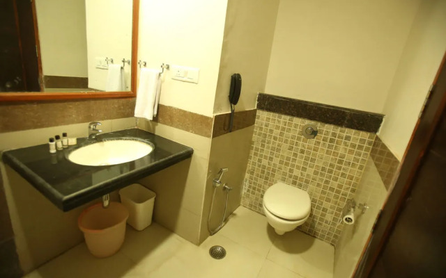 OYO Premium Pal Road