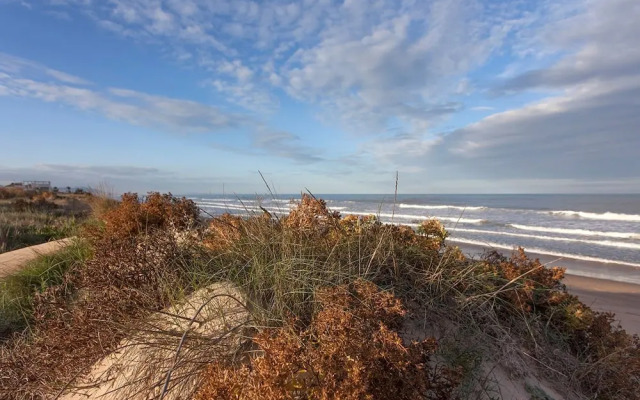 Camelot in Oliva With 1 Bedrooms and 1 Bathrooms