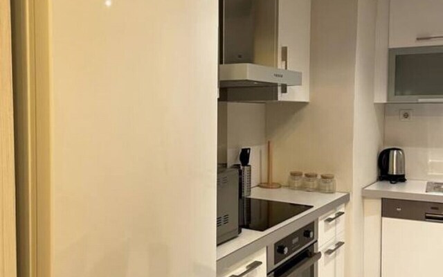 1bedroom Apartment With Terrace Near Mail of Istanbul