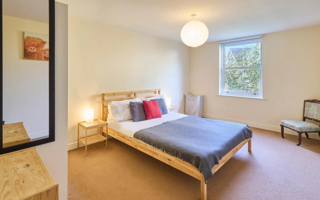 Bingley Court - Open plan apartment near Canterbury East Station