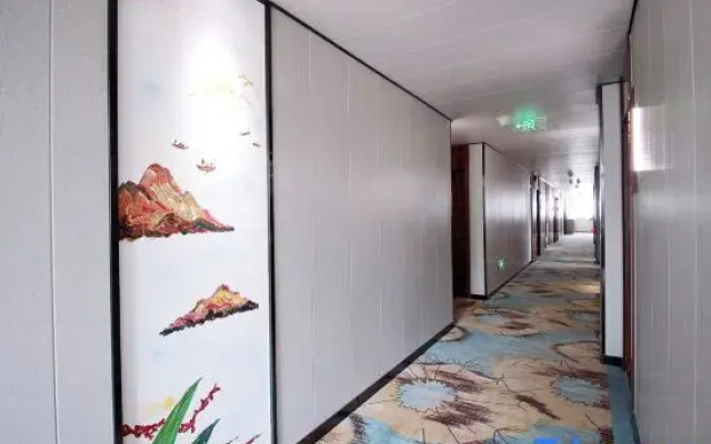 Wenxing Hotel (Zhuhai Xiangzhou Station Riyuebei Opera Theater)