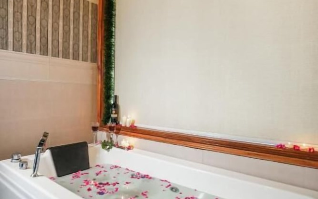 ELIVAAS Dilli House Villa with Pvt pool