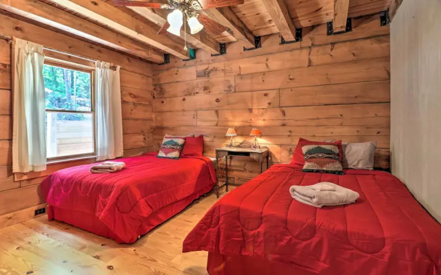Deck + Game Room: Lakefront Landrum Cabin!