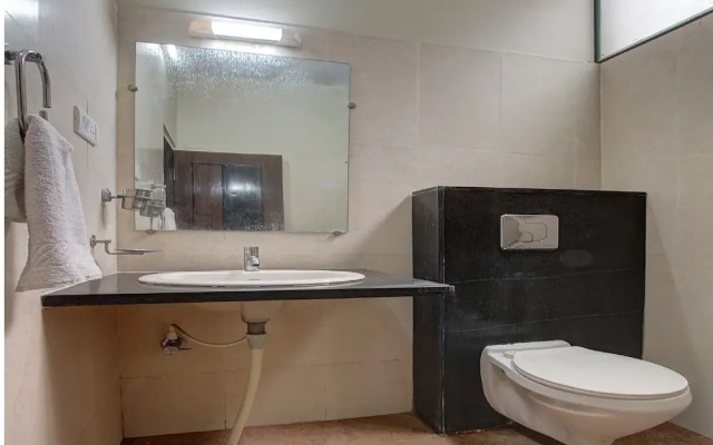 OYO 36620 Hotel Pleasant Stays