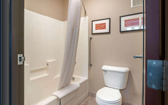 Comfort Inn and Suites Salem