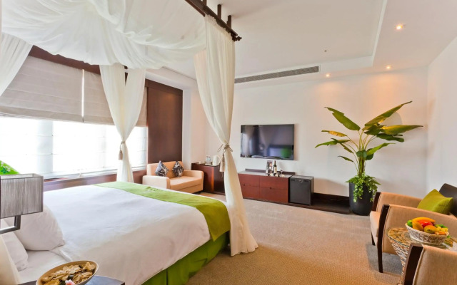 The Loft Seaside Suites