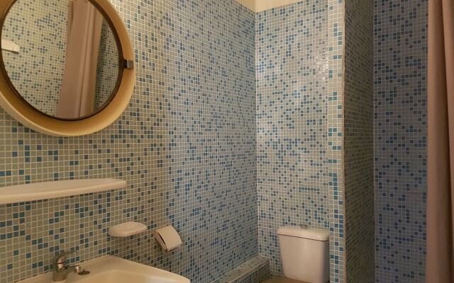 Magnificent Villa in Les Mages With Jacuzzi