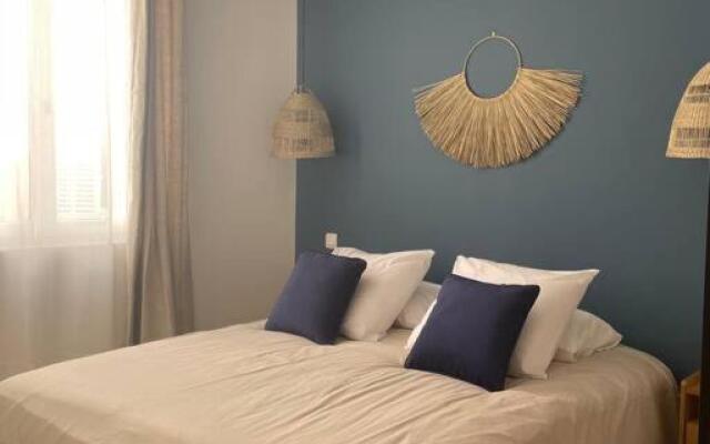 Cassis centre, superbe appartement neuf, 50m port.